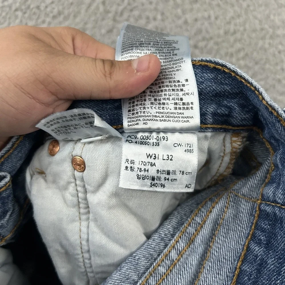 Levis Jeans Mens 31x32 Blue Denim 501 Straight Button Fly American Light Wash